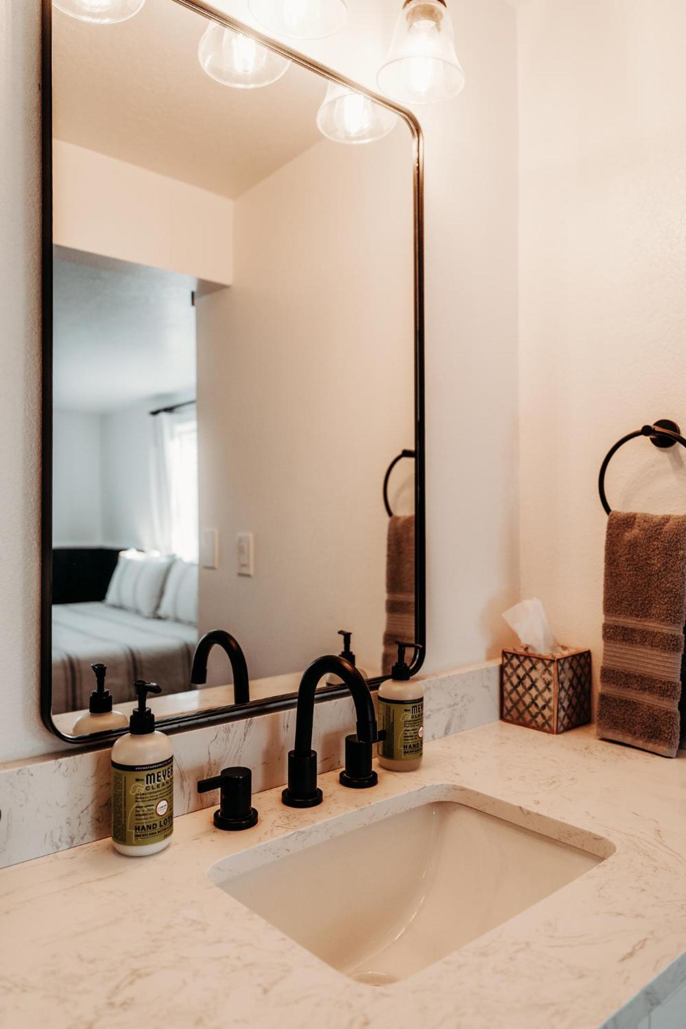 تروبيك Happy Trails Bnb الغرفة الصورة